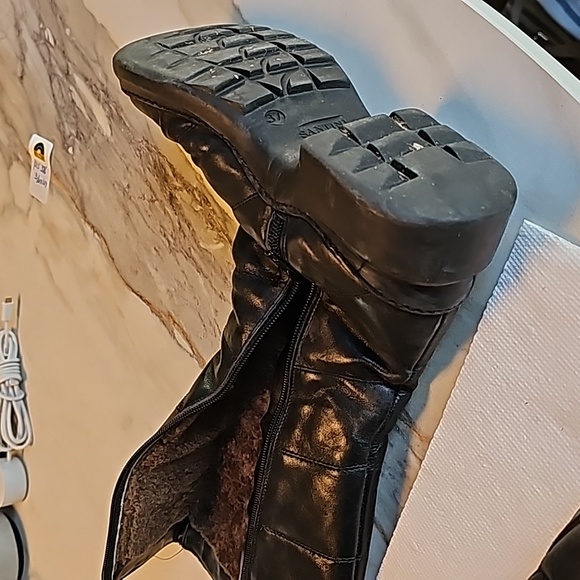 Genuine Italian leather "fur" lined boots - Picture 3 of 5